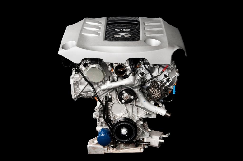 Anstatt sich diskret zurückzuhalten, ist der V6-Diesel im unteren Geschwindigkeitsbereich akustisch omnipräsent