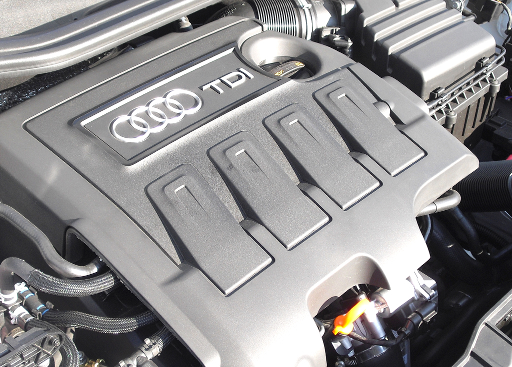 Audi A1 Sportback: Blick unter die Haube, hier beim großen Diesel, der später kommt.