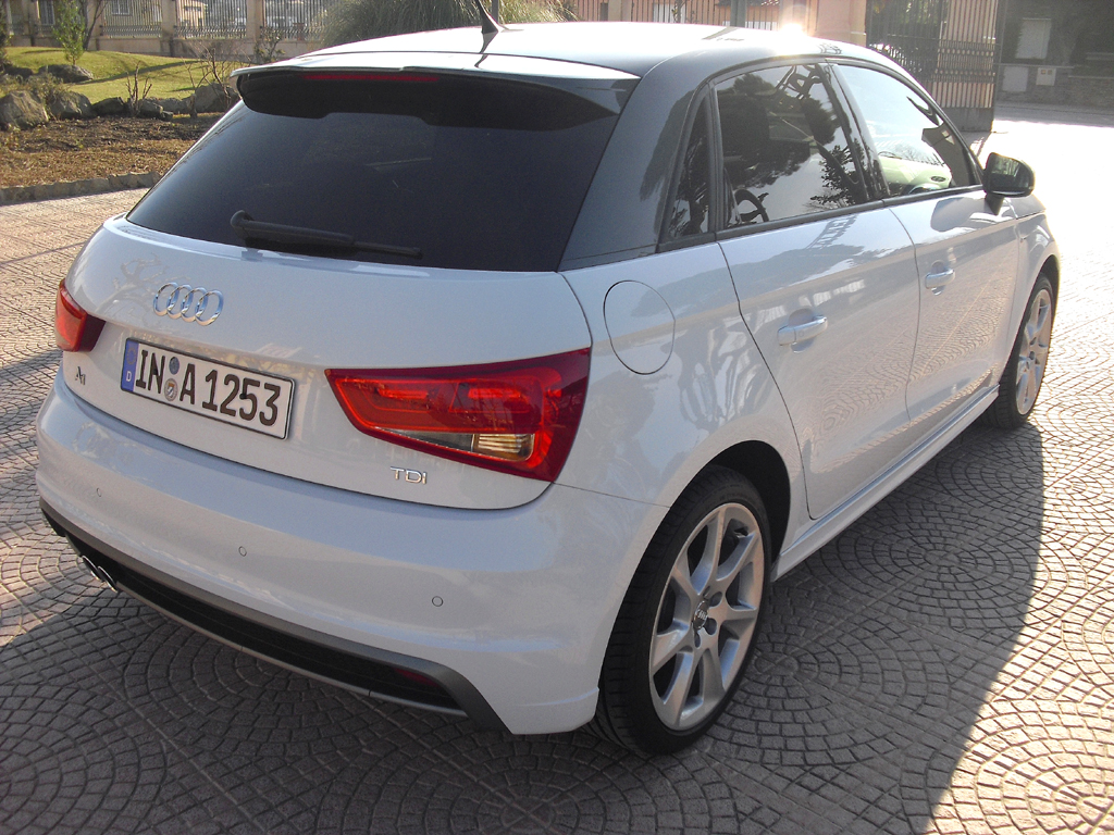 Audi A1 Sportback: Heck-/Seitenansicht der zweiten Karosserievariante.