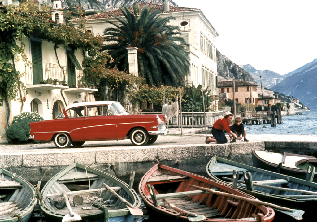 Auf zu neuen Ufern: Mit dem Opel Rekord P1 aus 1957 in südlichen Urlaubsgefilden. 