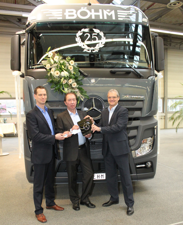 Böhm erweitert Fuhrpark um 25 Mercedes-Benz Actros