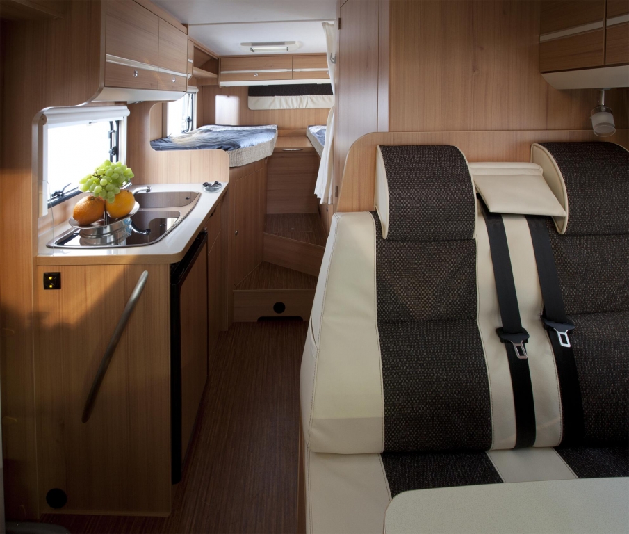 CMT 2012 Stuttgart: Reisemobil-Premiere AdvanTEC 644 G Energy 55
