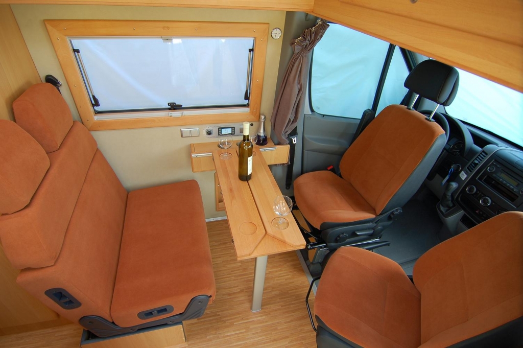 CMT Stuttgart 2012: Fischer-Wohnmobile zeigt Modulsystem Camper Cube, Roll-Lattenrost und Reisemobil Rondo L