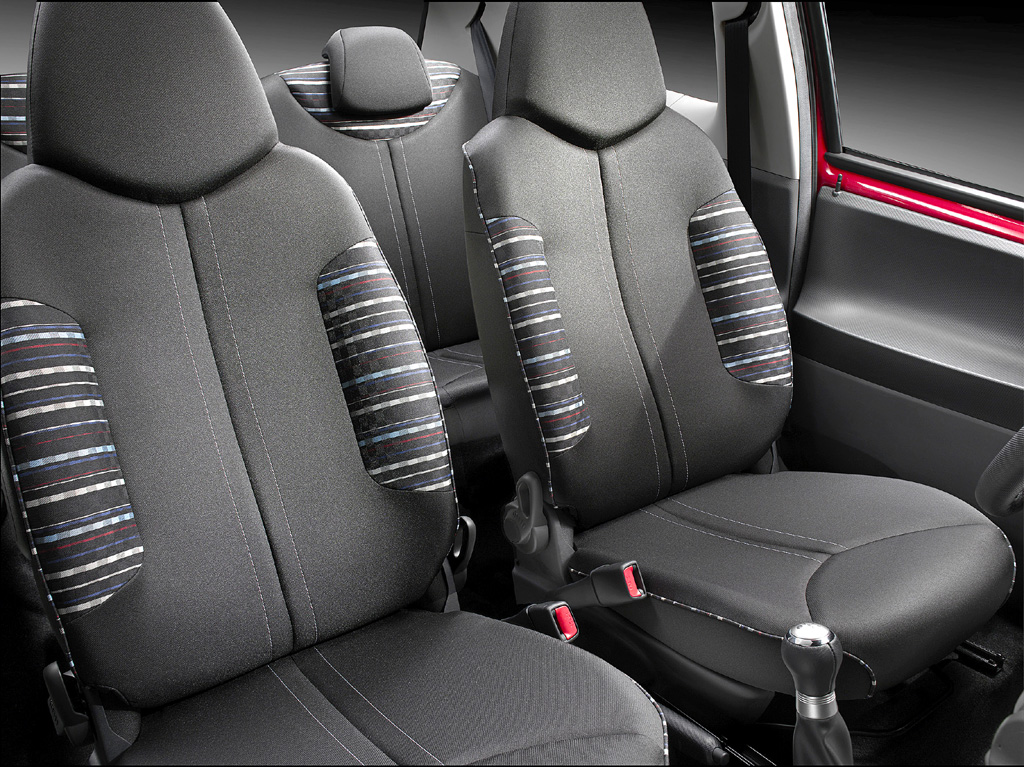 Citroën C1: Blick auf die Sitzreihen vorn und hinten. 