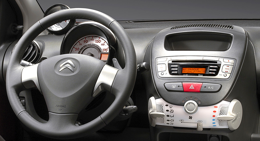 Citroën C1: Blick ins Cockpit. 