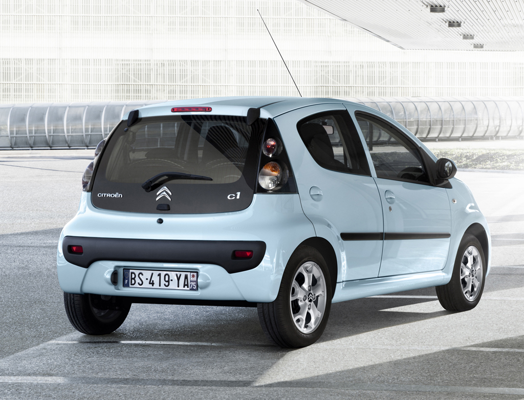 Citroën C1: Heck-/Seitenansicht des Kleinwagen.