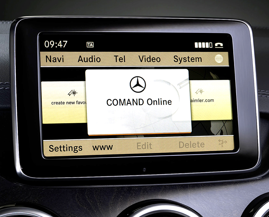 Comand-Online-System in Mercedes-Pkw. 