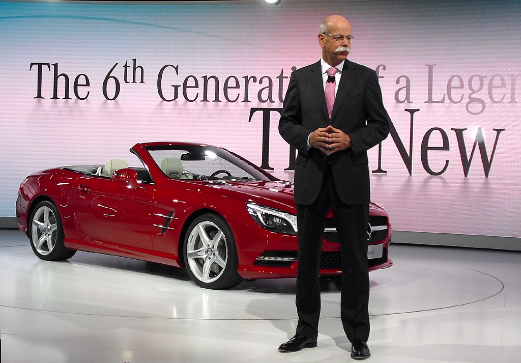 Daimler-/Mercedes-Chef Zetsche stellt in Detroit den neuen SL vor. 