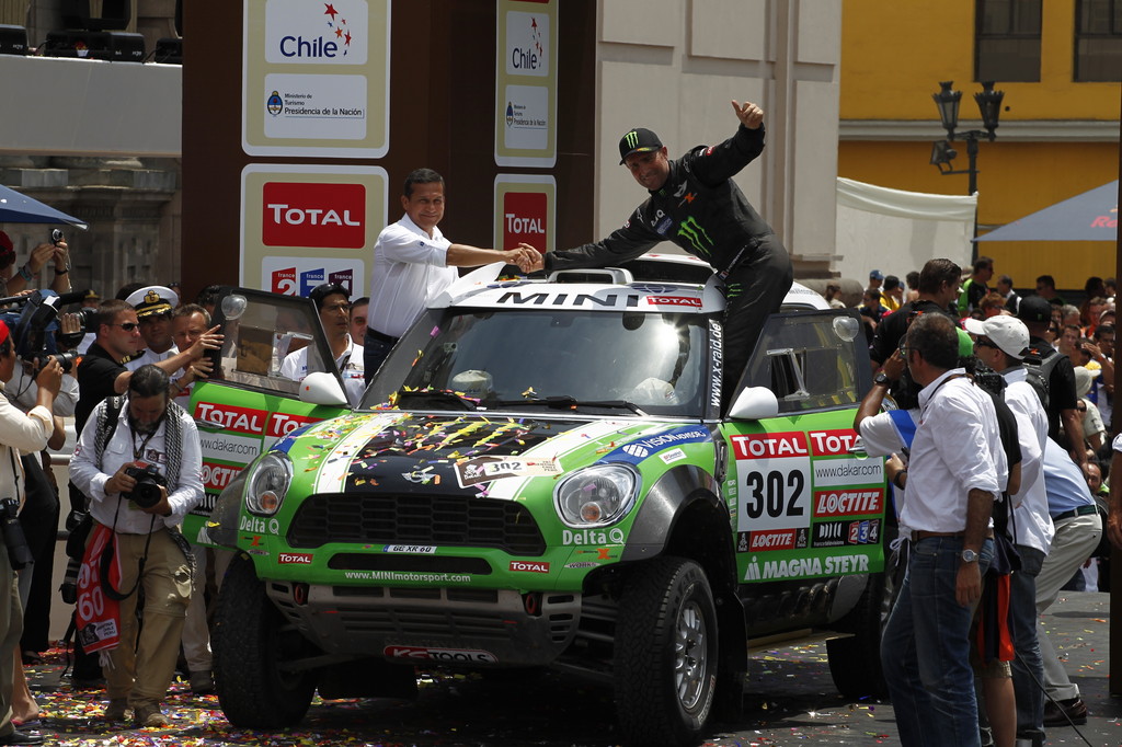 Dakar-Gewinner 2012: Stéphane Peterhansel und Jean Paul Cottret im Mini All4 Rancing von X-raid.