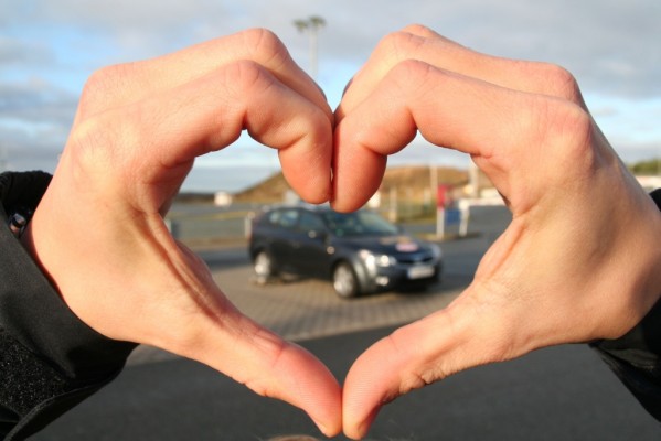 Das Speed Dating des ADAC Fahrsicherheitszentrums Hansa/Lüneburg lässt nicht nur die Herzen von Autofans höher schlagen.