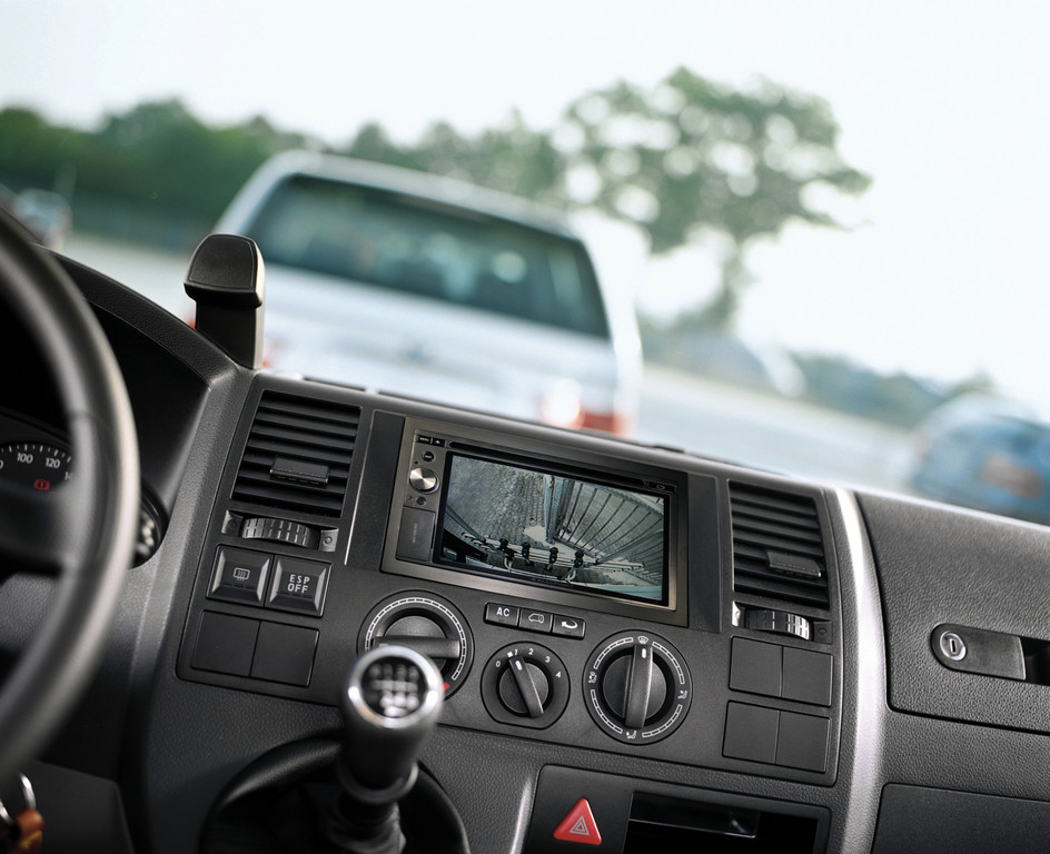 Dometic Waeco bringt Navigation und Rückfahrkamera für Camper