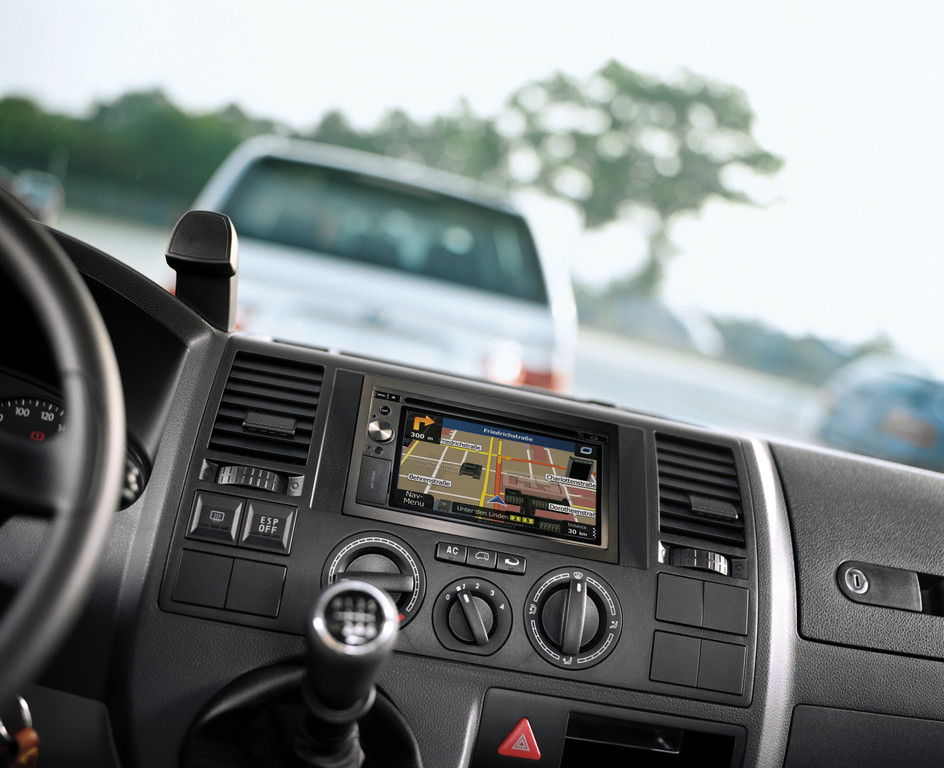 Dometic Waeco bringt Navigation und Rückfahrkamera für Camper