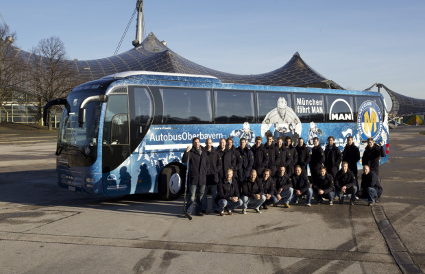 Eishockey-Team des EHC erhält MAN-Mannschaftsbus