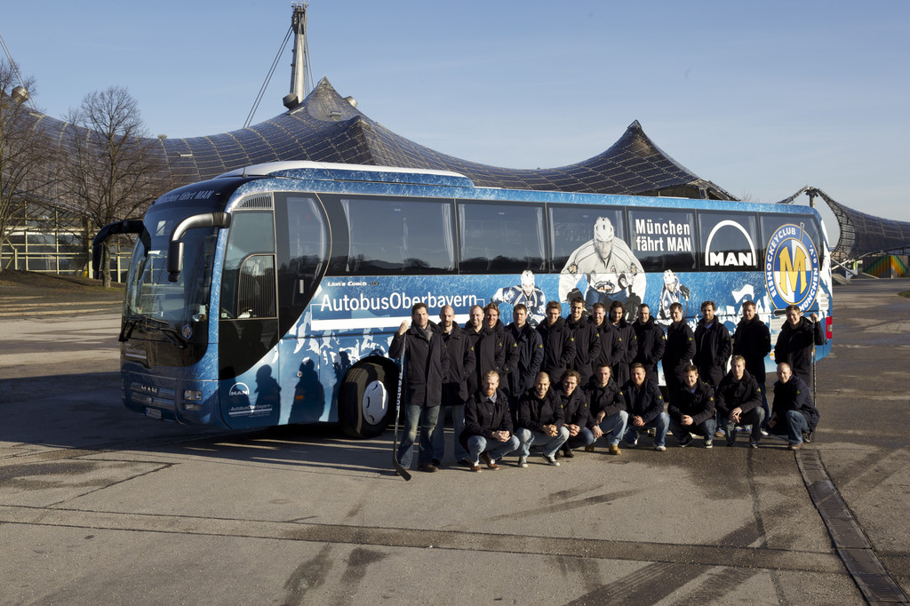 Eishockey-Team des EHC erhält MAN-Mannschaftsbus