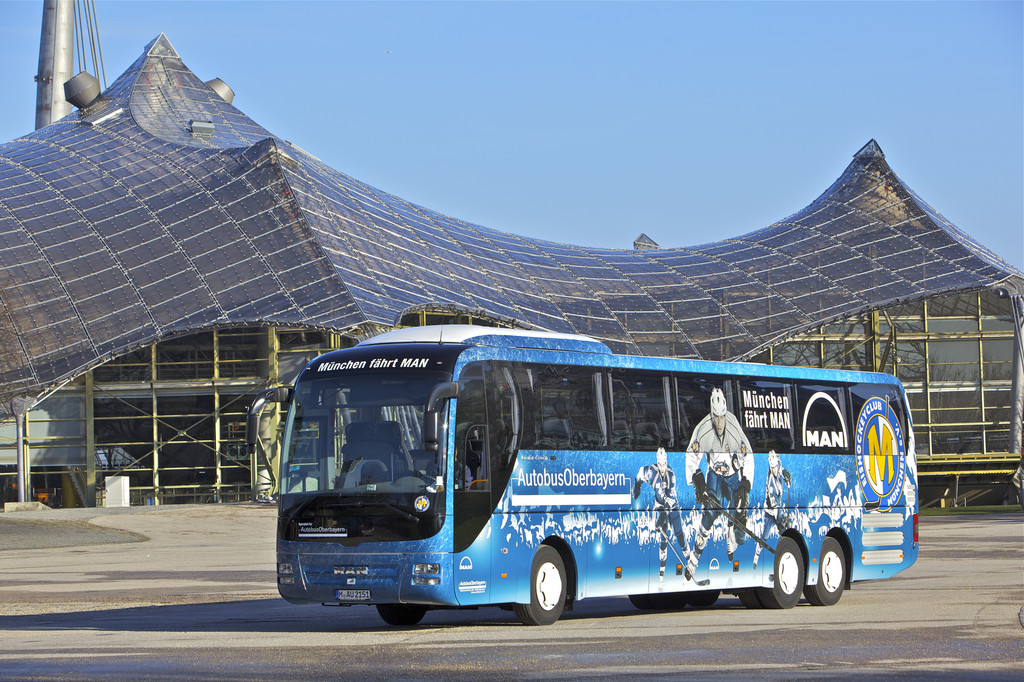 Eishockey-Team des EHC erhält MAN-Mannschaftsbus