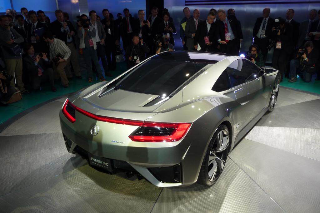 Für den Antrieb sorgt ein V6-Mittelmotor