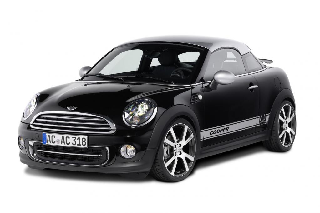 Feinarbeit am Mini Cooper Coupé