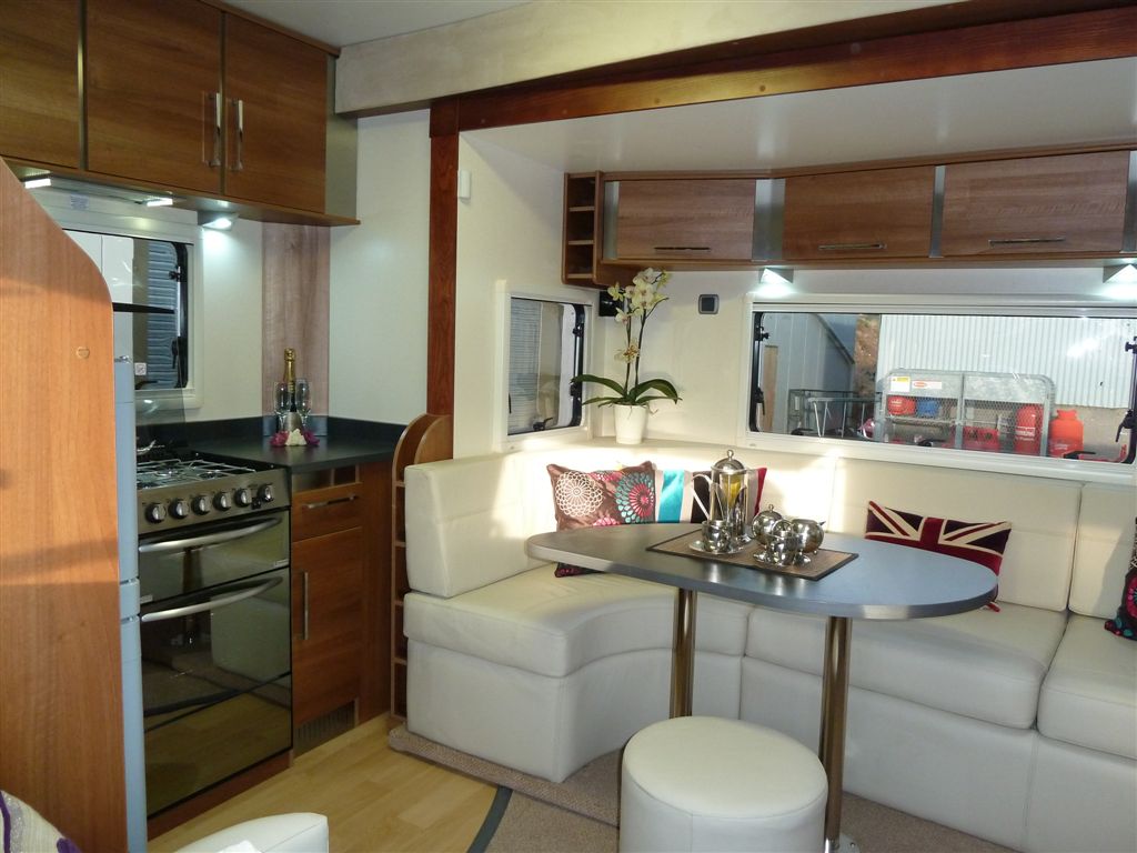 Fifth Wheel Tourers: Wohnauflieger Celtic Rambler und DreamSeeker aus England