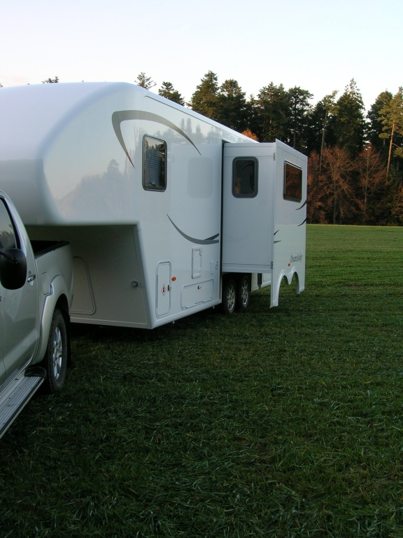Fifth Wheel Tourers: Wohnauflieger Celtic Rambler und DreamSeeker aus England