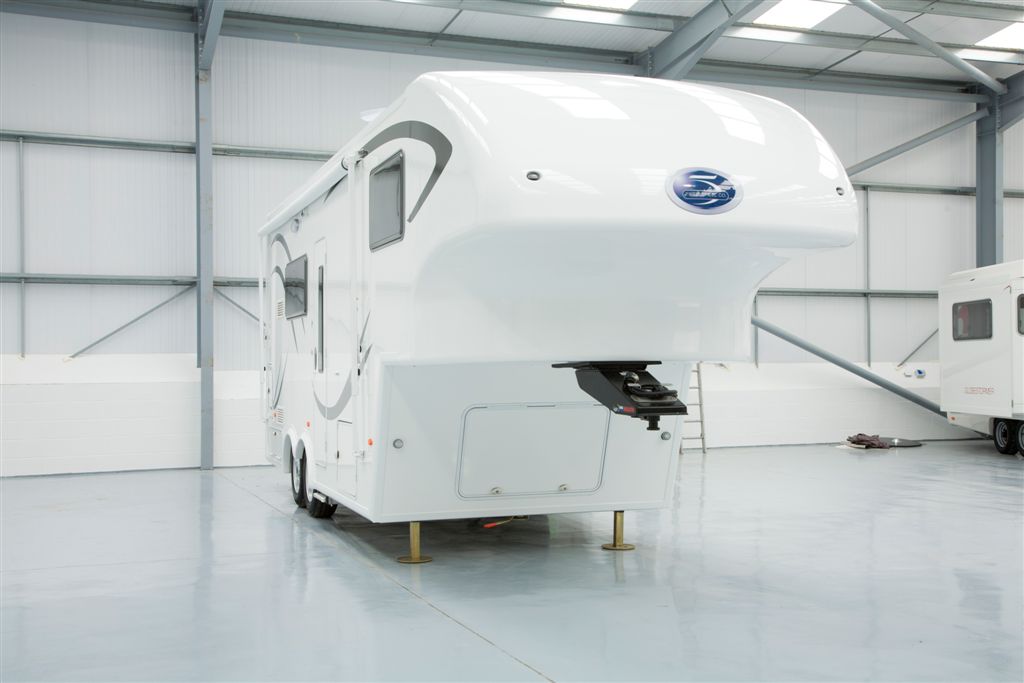 Fifth Wheel Tourers: Wohnauflieger Celtic Rambler und DreamSeeker aus England