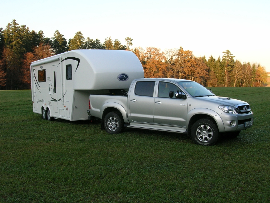 Fifth Wheeler: Wohnauflieger mit Zugfahrzeug 