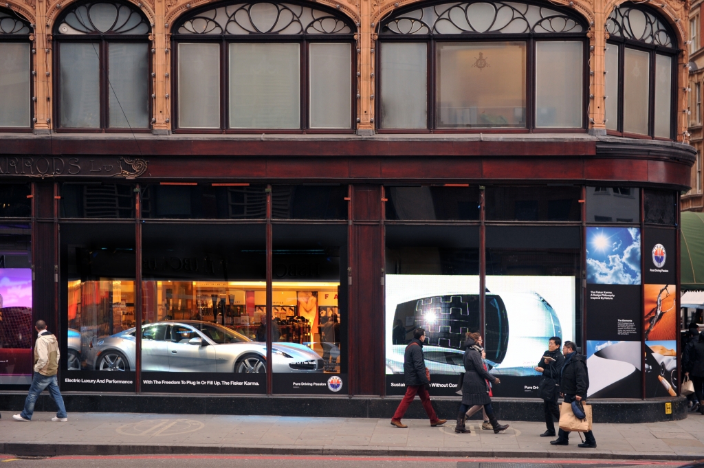 Fisker Karma bei Harrots im Schaufenster
