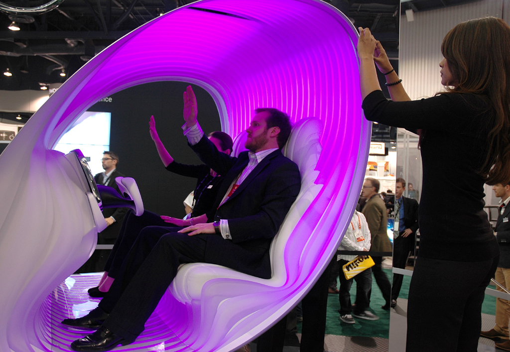 Futuristische Mercedes-Bedienkabine bei der Verbraucherelektronik-Messe in Las Vegas. 