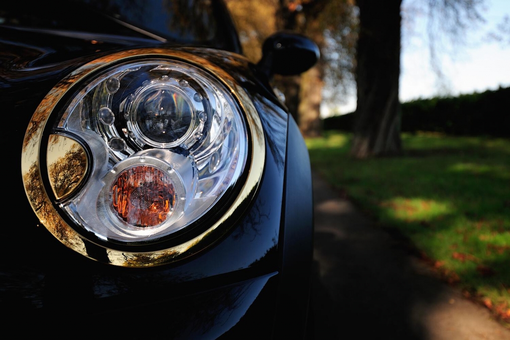 HHR Manufaktur macht Mini John Cooper zu Goldkind 