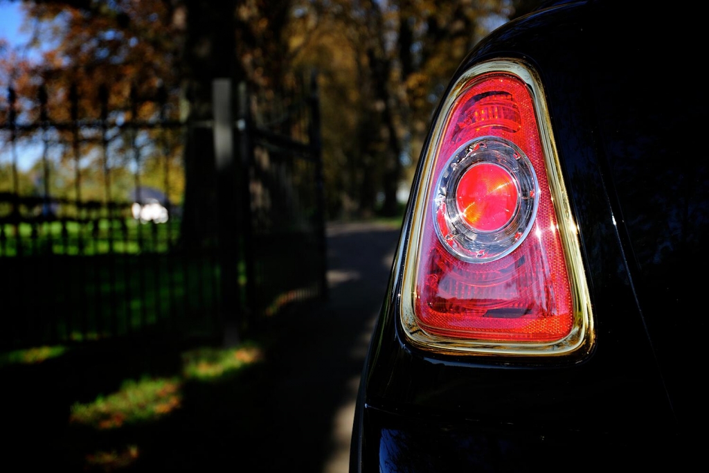 HHR Manufaktur macht Mini John Cooper zu Goldkind 
