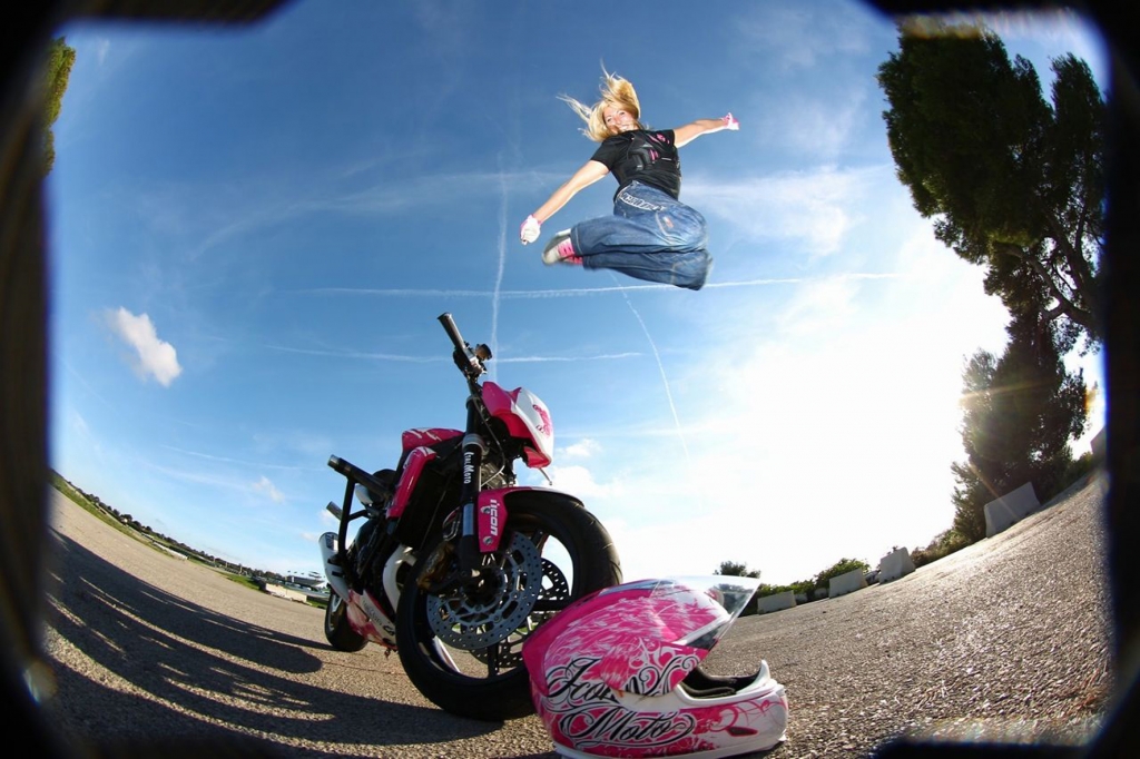 Hamburger Motorrad Tage HMT 2012: Neue Modelle, heiße Action, waghalsige Stunts