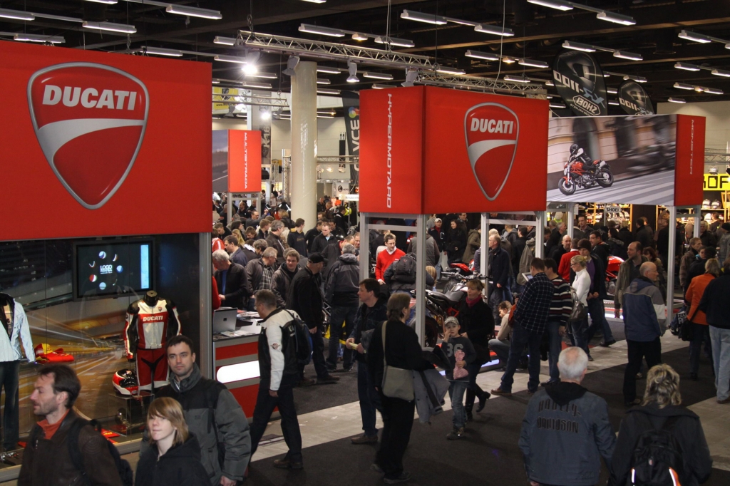 Hamburger Motorrad Tage HMT 2012: Neue Modelle, heiße Action, waghalsige Stunts