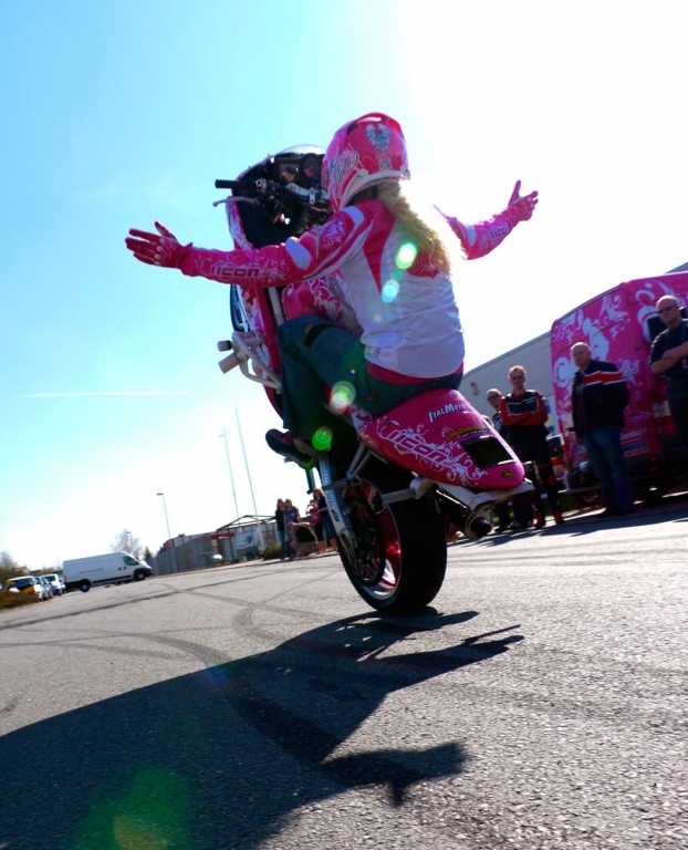 Hamburger Motorrad Tage HMT 2012: Neue Modelle, heiße Action, waghalsige Stunts
