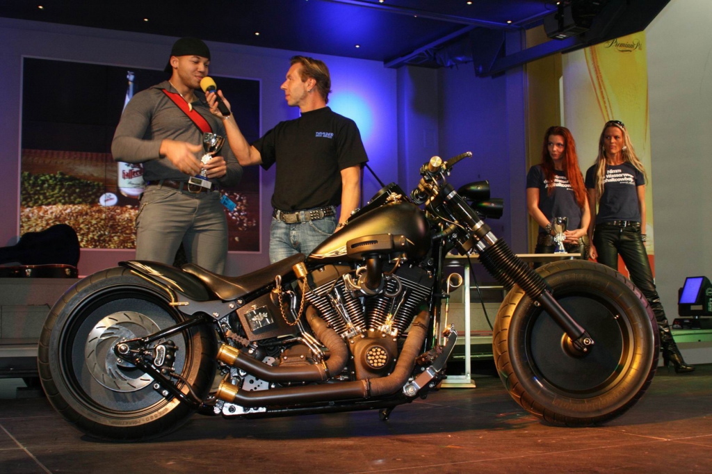 Hamburger Motorrad Tage HMT 2012: Neue Modelle, heiße Action, waghalsige Stunts
