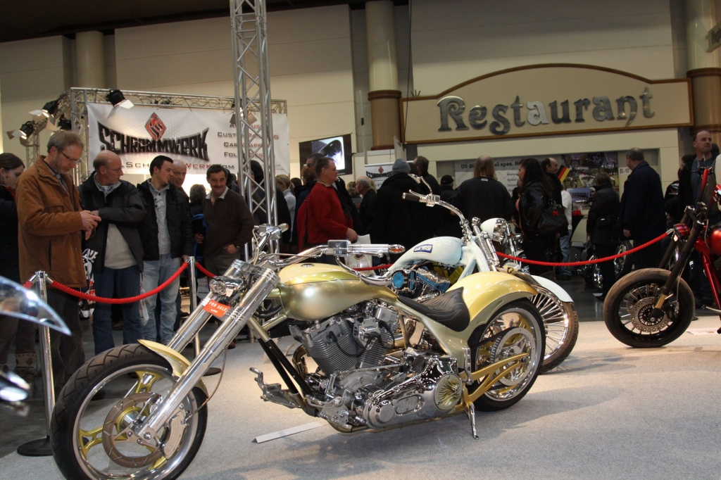 Hamburger Motorrad Tage HMT 2012: Neue Modelle, heiße Action, waghalsige Stunts