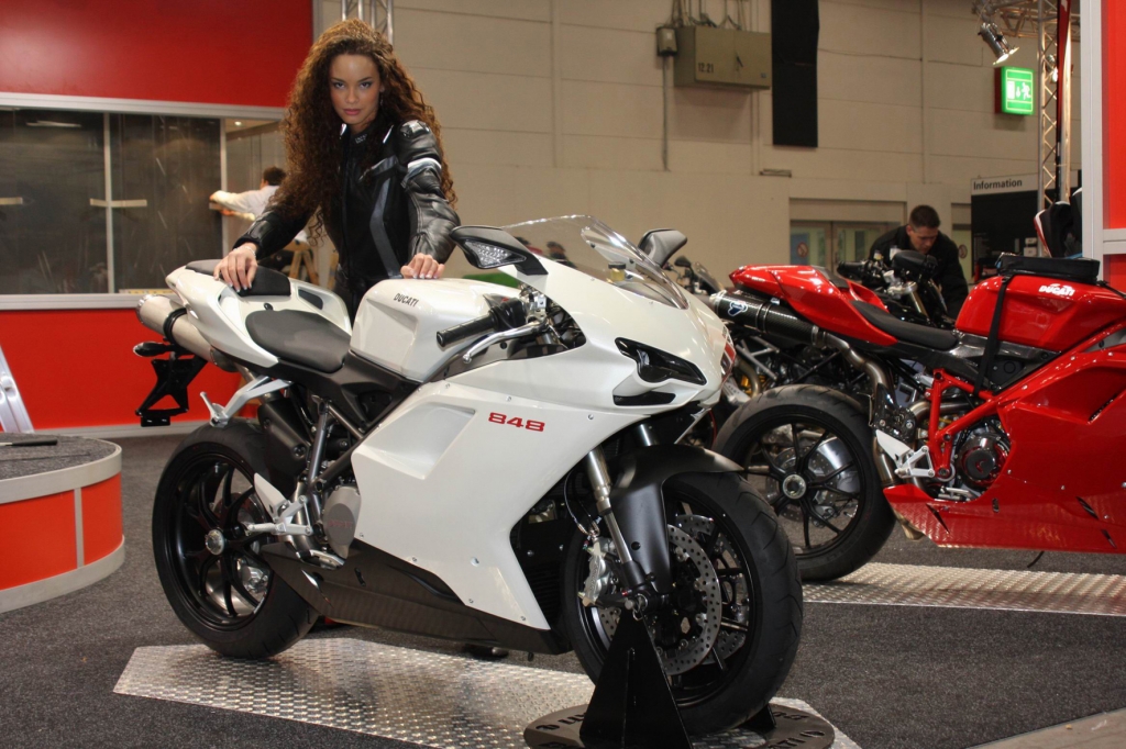 Hamburger Motorrad Tage HMT 2012: Neue Modelle, heiße Action, waghalsige Stunts