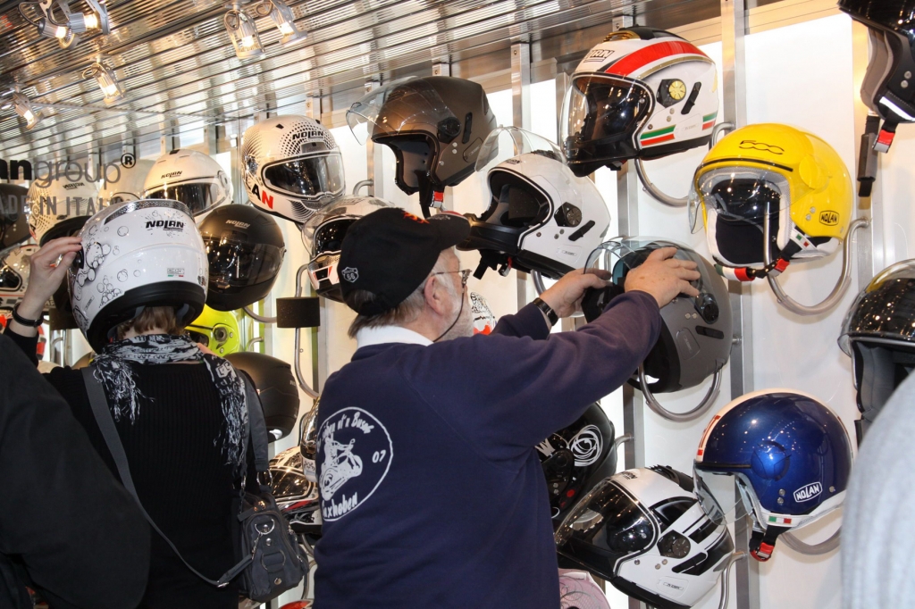 Hamburger Motorrad Tage HMT 2012: Neue Modelle, heiße Action, waghalsige Stunts