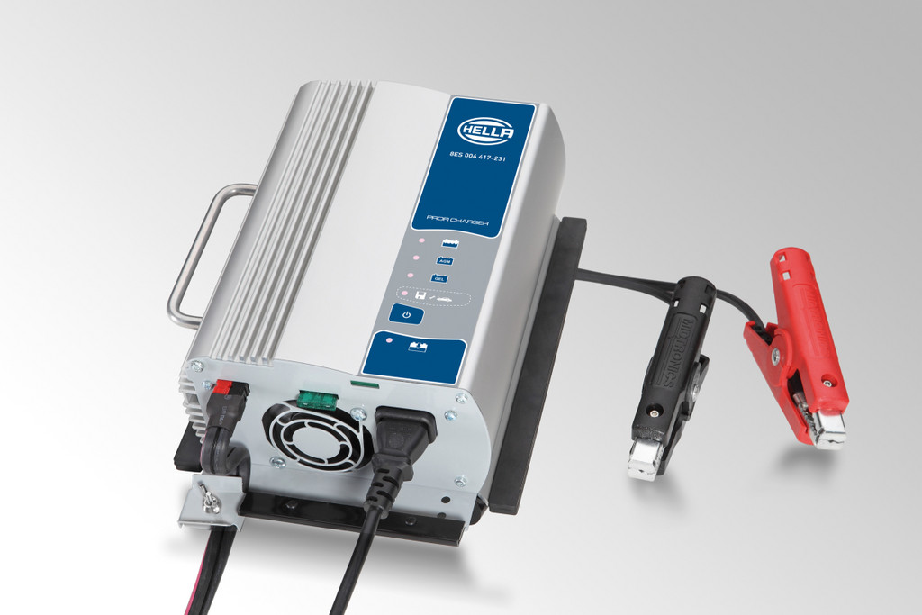 Hella bietet Werkstätten Batterietester und Ladegeräte an