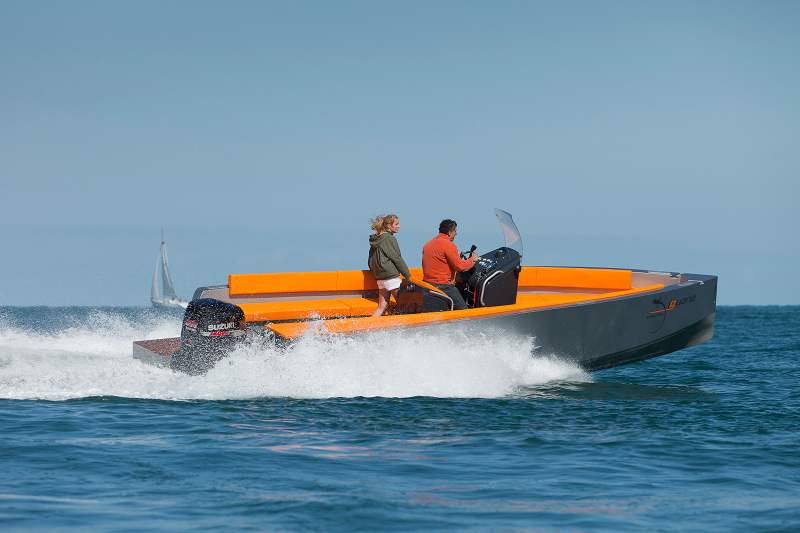 Iguana 29: Amphibien Motoryacht mit Kettenantrieb