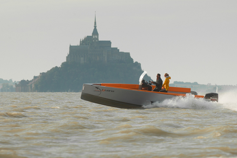 Iguana 29: Amphibien Motoryacht mit Kettenantrieb