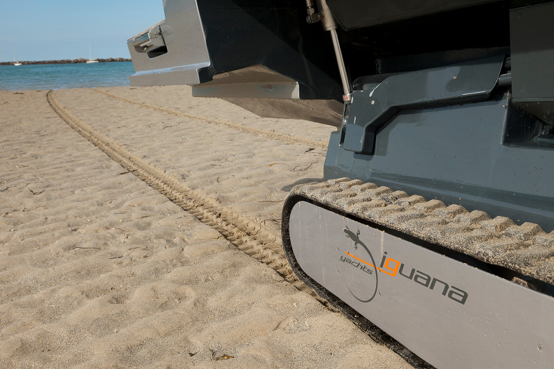Iguana 29: Amphibien Motoryacht mit Kettenantrieb