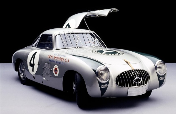 Mercedes-Benz-Museum erinnert an 60 Jahre Mercedes-Benz SL
