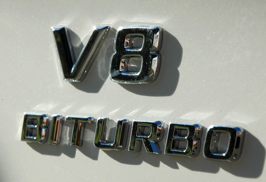 Mercedes ML 63 AMG: Motorisierungsschriftzug an der Seite. 
