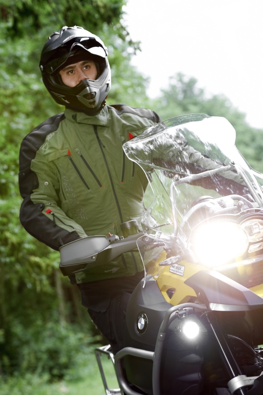 Motorrad Messe Leipzig 2012: Büse präsentiert Motorradanzüge und Helme