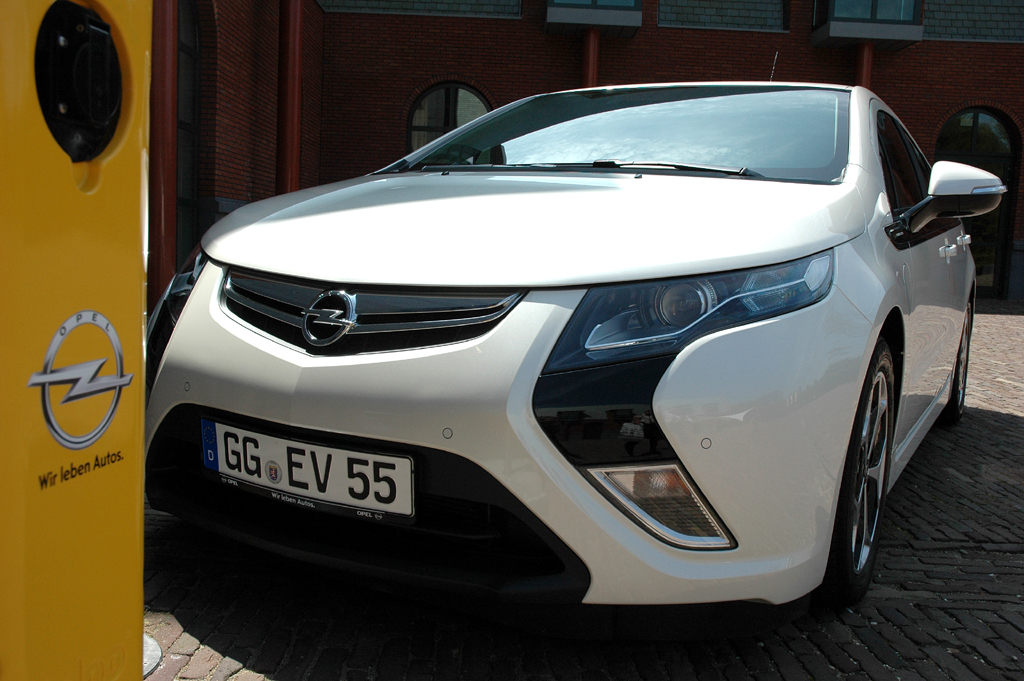 Neuster Stand der Opel-Technik: Elektro-Ampera mit Reichweiten-Verlängerung. 