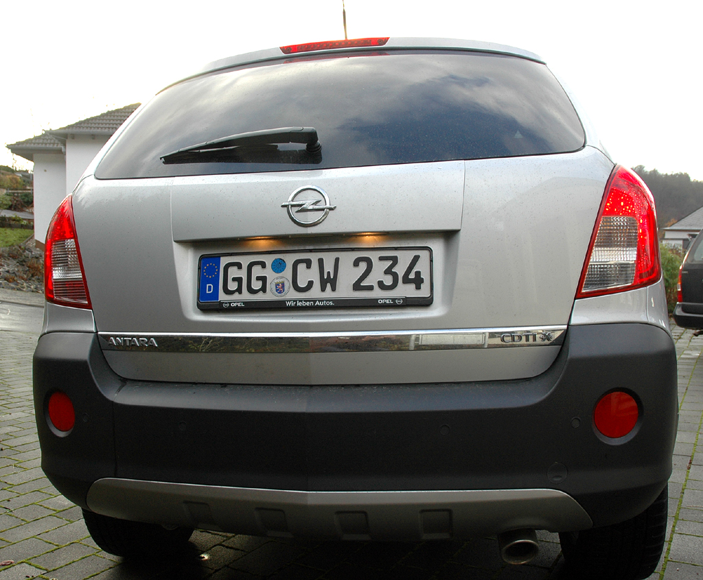 Opel Antara: Blick auf die Heckpartie. 