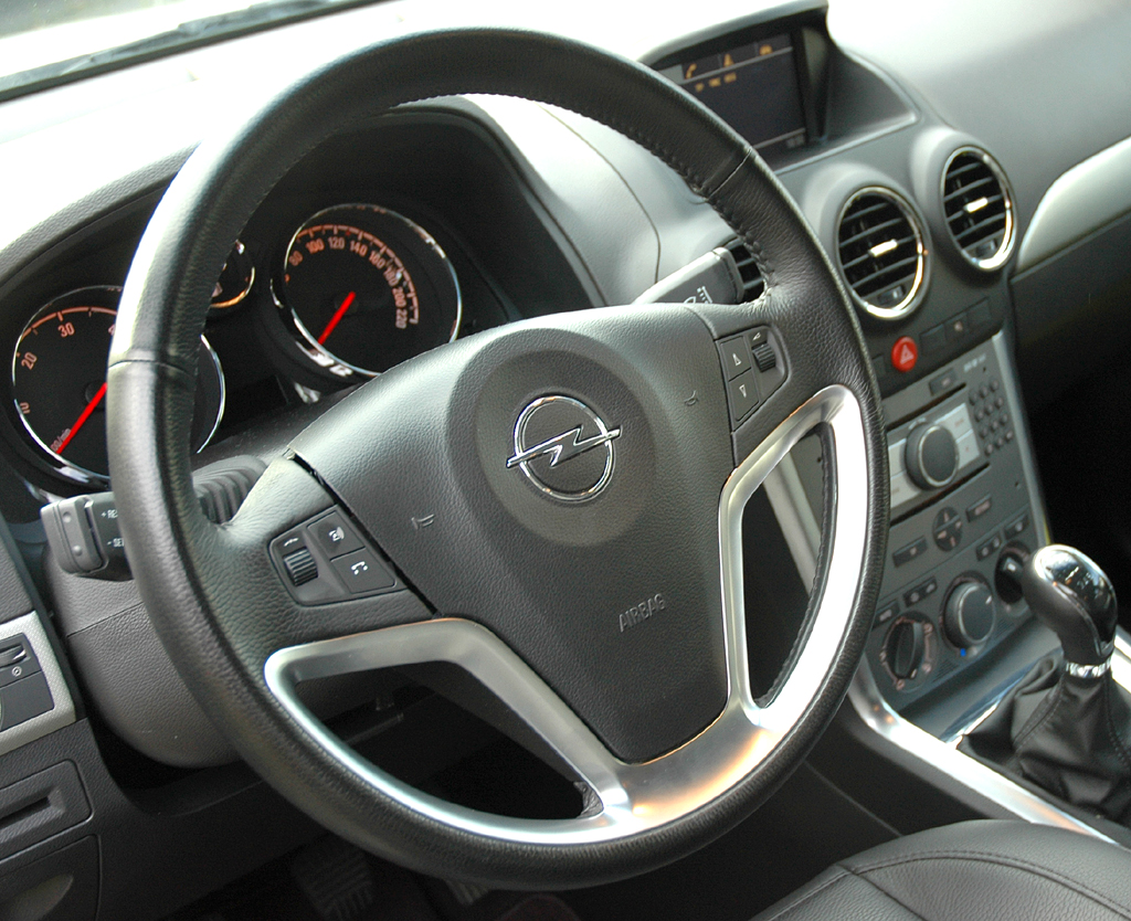 Opel Antara: Blick ins Cockpit. 