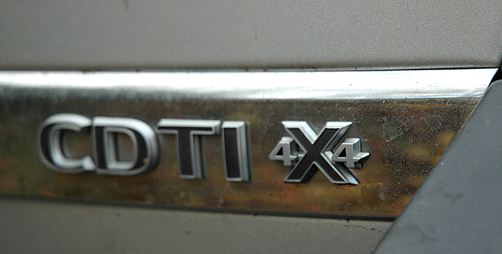 Opel Antara: Motorisierungs- und Allradschriftzug am Heck. 