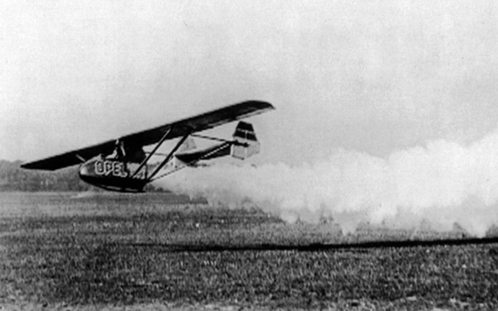 Opel geht in die Luft: Fritz von Opel 1929 im RAK1 auf dem Frankfurter Rebstockgelände. 