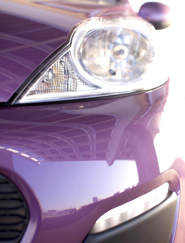 Peugeot 107: Blick auf die Leuchteinheit vorn. 