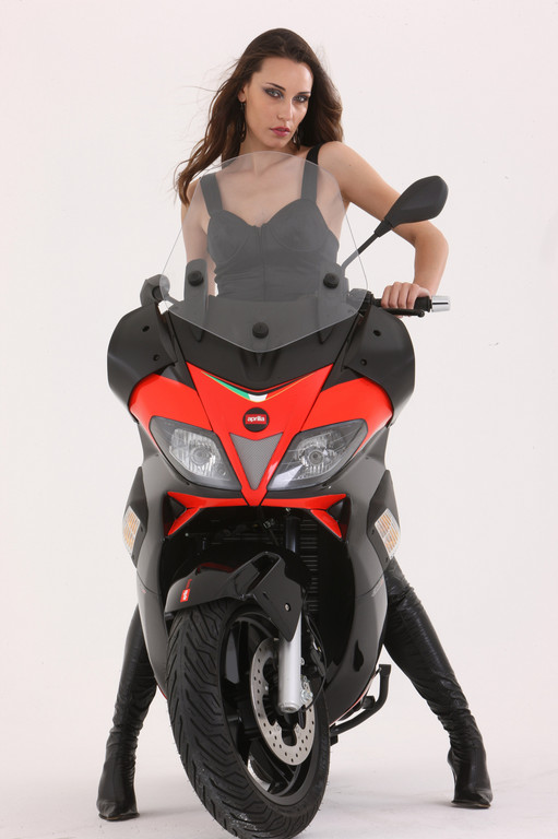 Roller im Trainingsanzug: Die neuen Aprilia SR Max 125 und 300